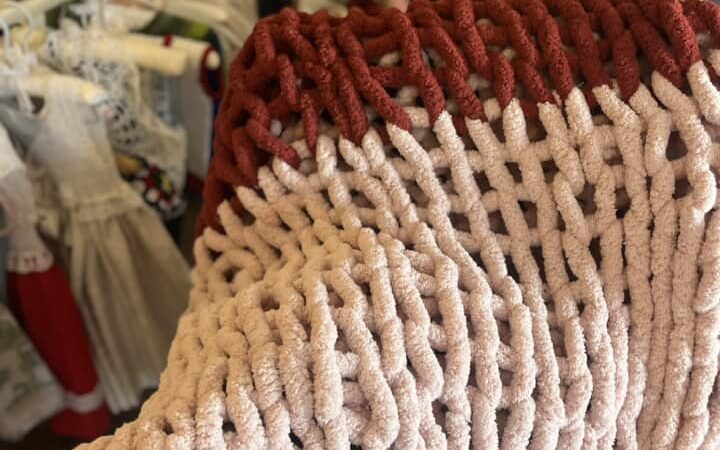 Crafting with the Maker: Chunky Yarn Blanket